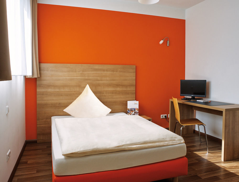 Orange Hotel Und Apartments Neu-Ulm Εξωτερικό φωτογραφία