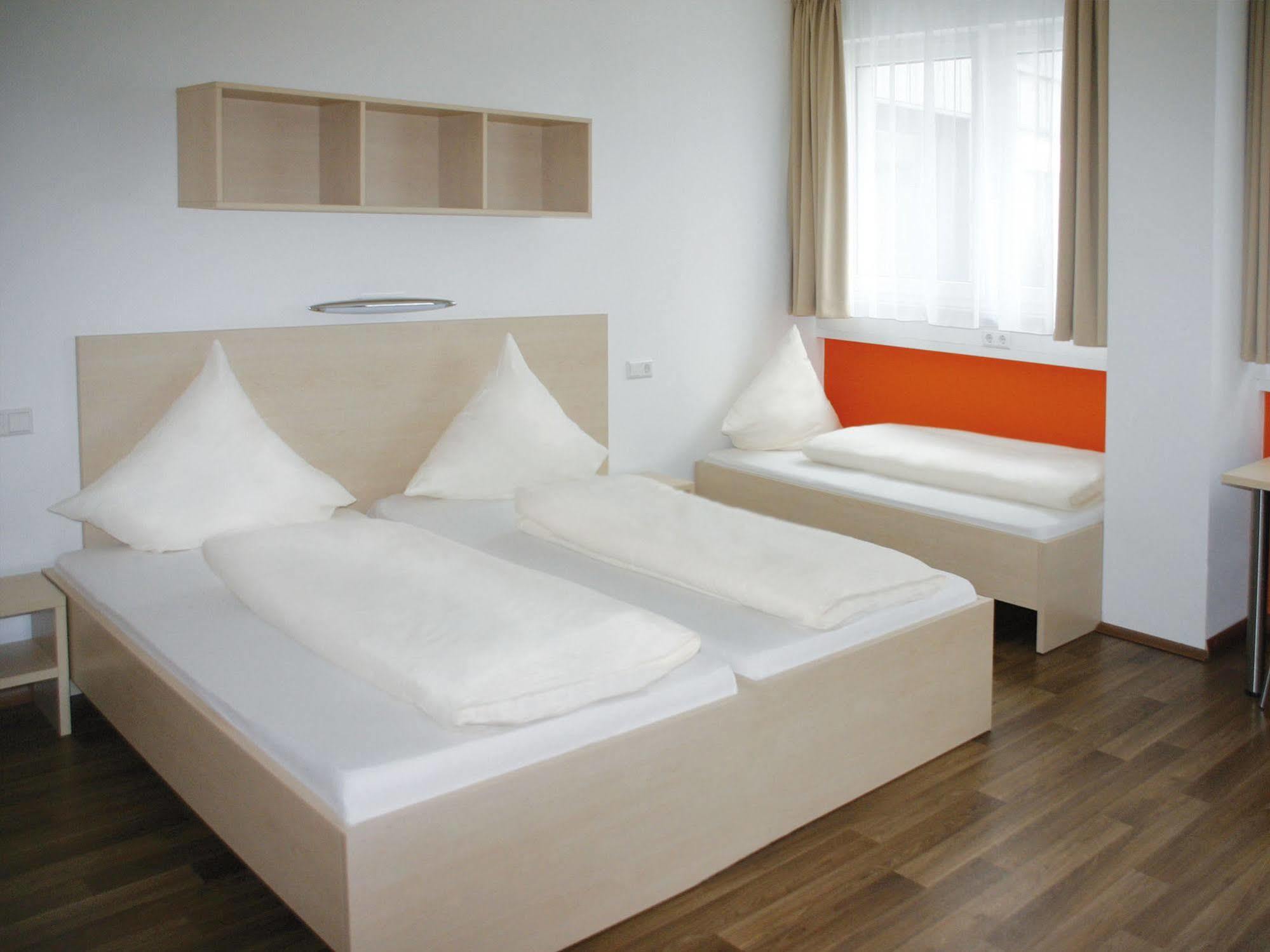 Orange Hotel Und Apartments Neu-Ulm Εξωτερικό φωτογραφία