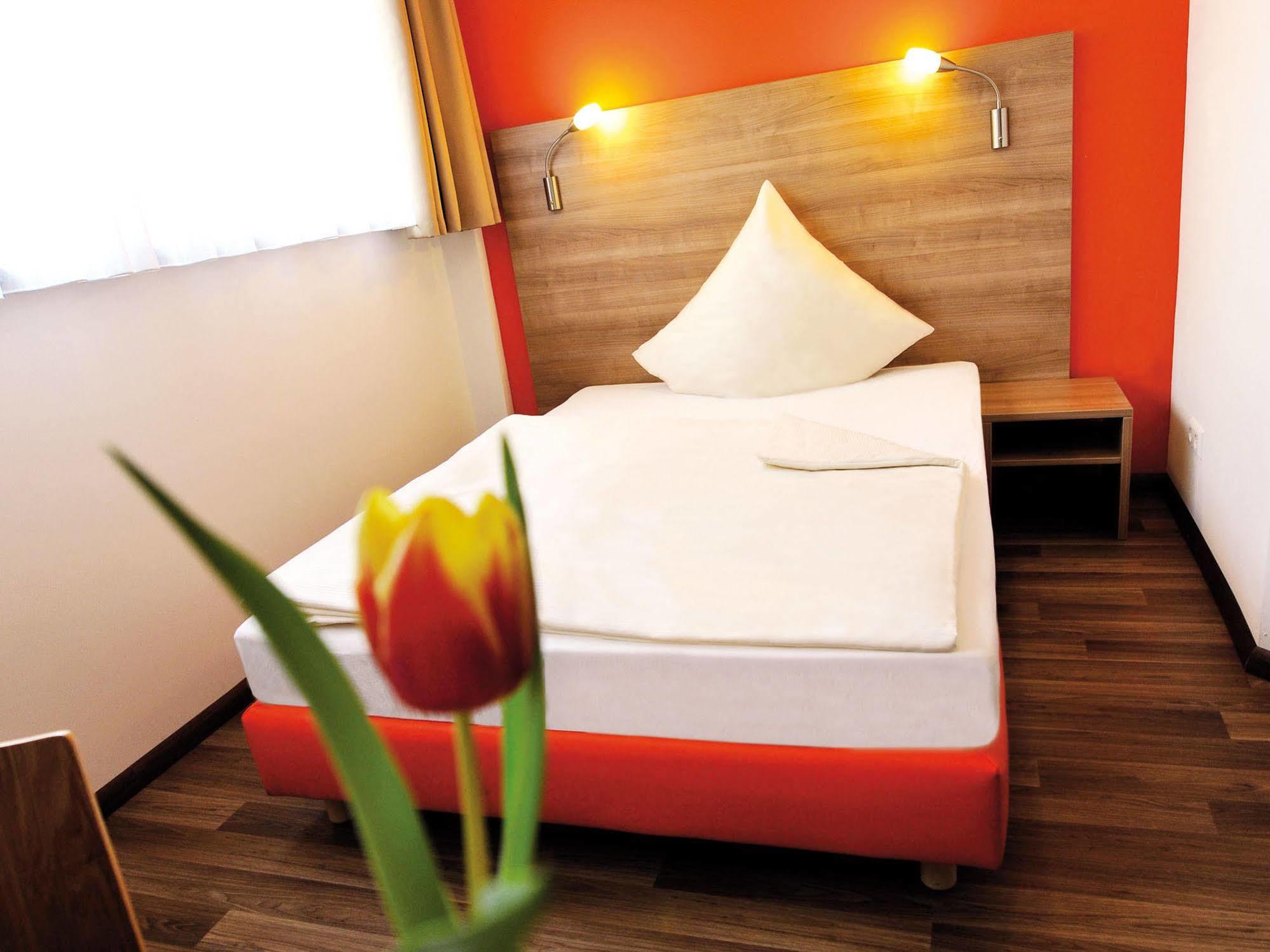 Orange Hotel Und Apartments Neu-Ulm Εξωτερικό φωτογραφία